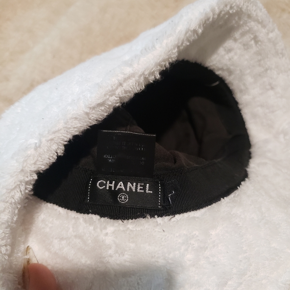 White Chanel bucket hat - Picture 6 of 9
